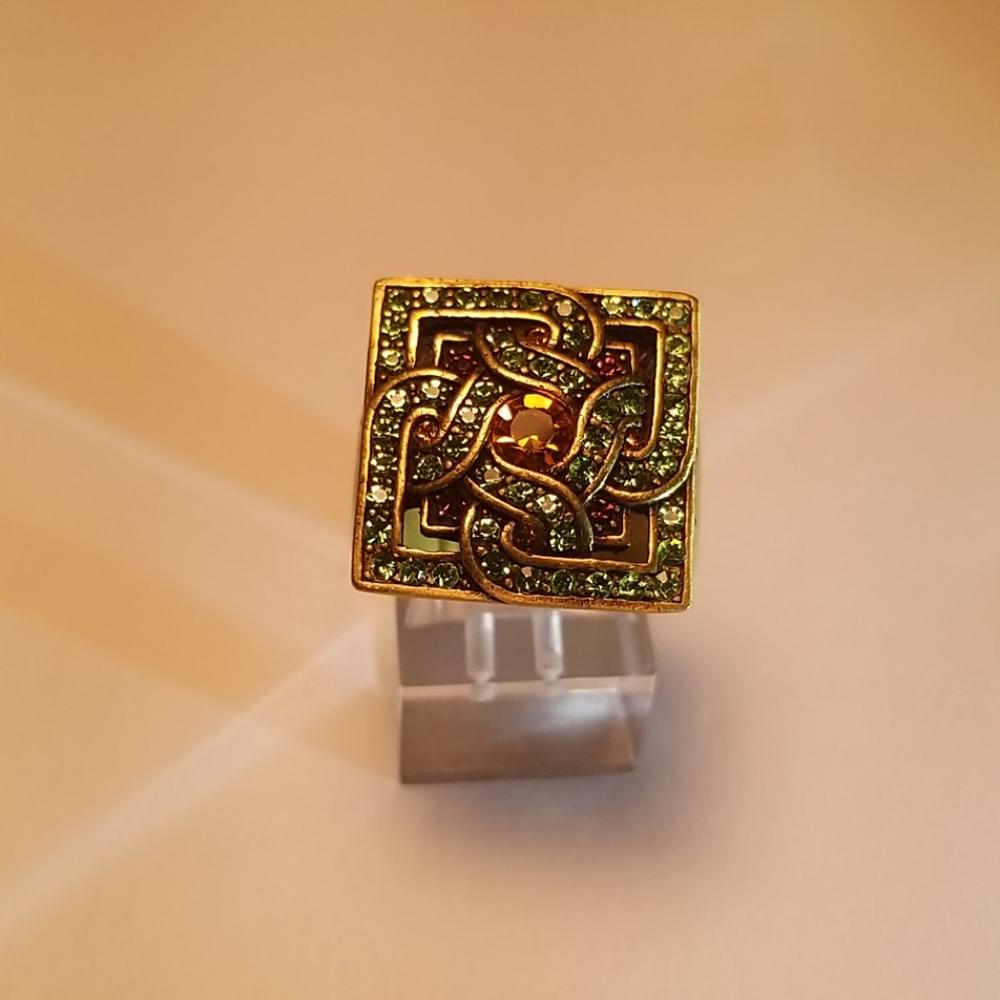 Lady's fashion ring